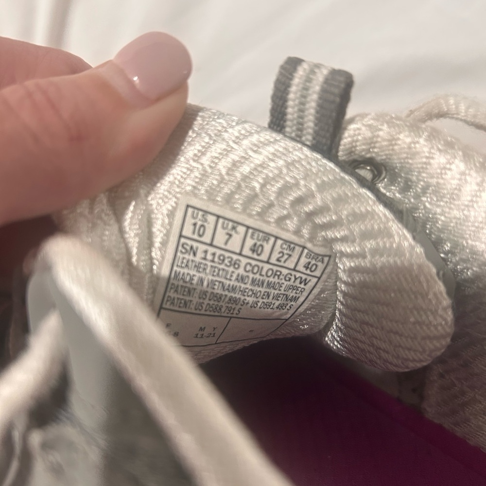Skechers Gray and White Sneakers with Breathable Mesh - Picture 8 of 8